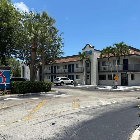 Motel 6 Riviera Beach, FL Exterior foto