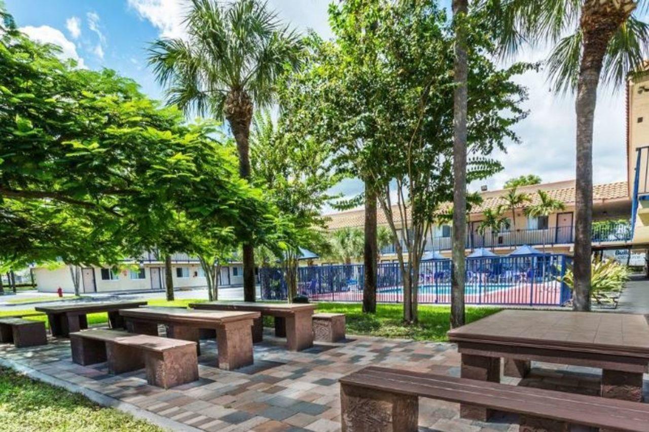Motel 6 Riviera Beach, FL Exterior foto